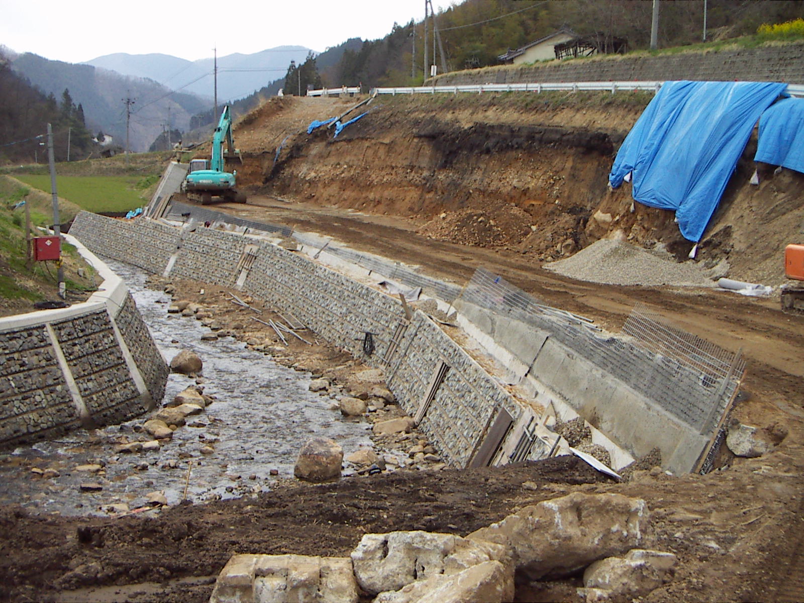 河川で使用された緑化テールアルメ