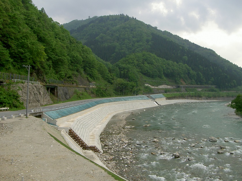 河川災害復旧工事で使用されたテールアルメ