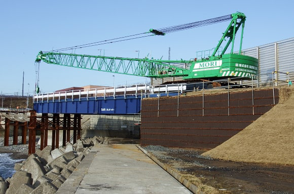 仮設仕様：壁面をコンクリートからメッシュパネルに変更することで、コスト削減になり、仮設用途としての活用が可能です。