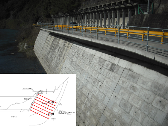 急傾斜崩壊対策で使用された地山補強土工法（スーパーダグシム）